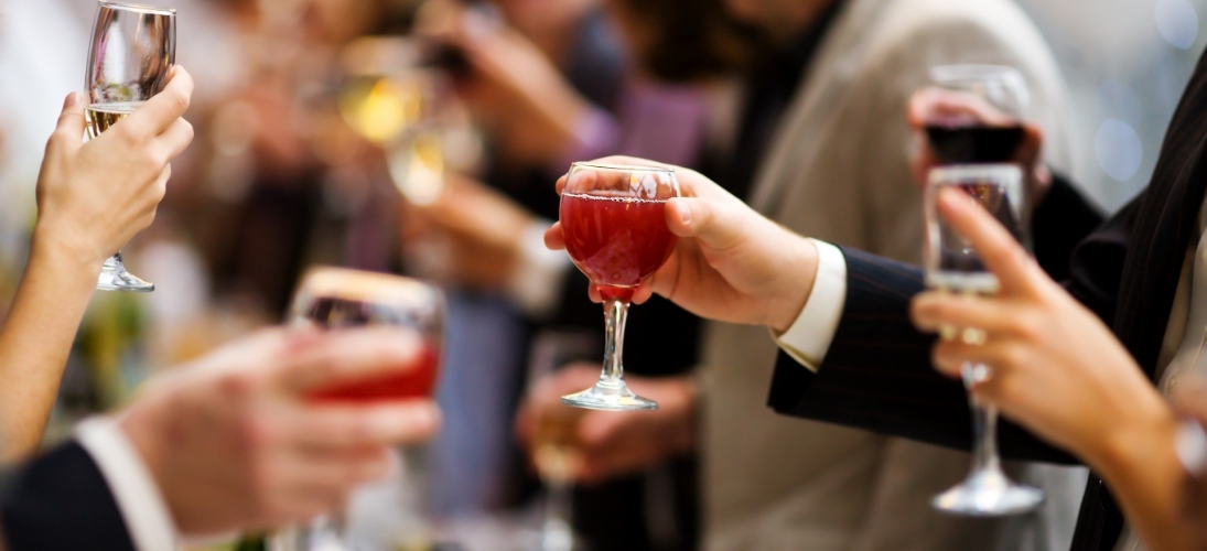 Donner d'alcool aux mineurs pendant les fêtes est une mauvaise idée