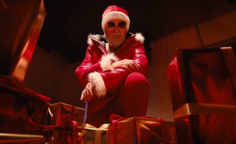 La vidéo de la campagne met en scène le père Noël qui se lance dans un rap sur les risques liés à son métier.